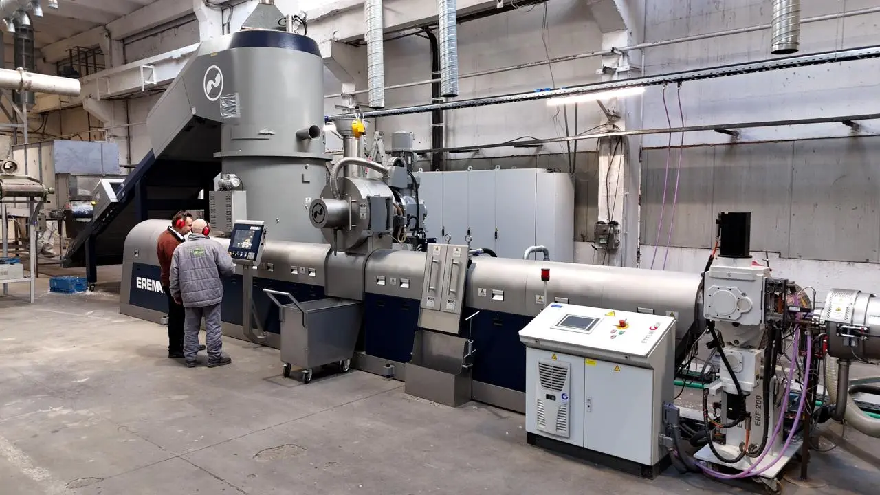 Total Recycling processes post-consumer waste using an  INTAREMA® TVEplus® 