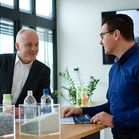 links: Clemens Kitzberger, Business Development Manager, Application Post Consumerrechts: Christoph Wöss, Business Development Manager, Application Bottle; beide Erema Group GmbH
