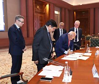 The signing of the Memorandum of Understanding in Mumbai marks the launch of a joint initiative by EREMA and AIPMA to promote training and skills development in plastic recycling in India. Picture Copyright: AIPMA